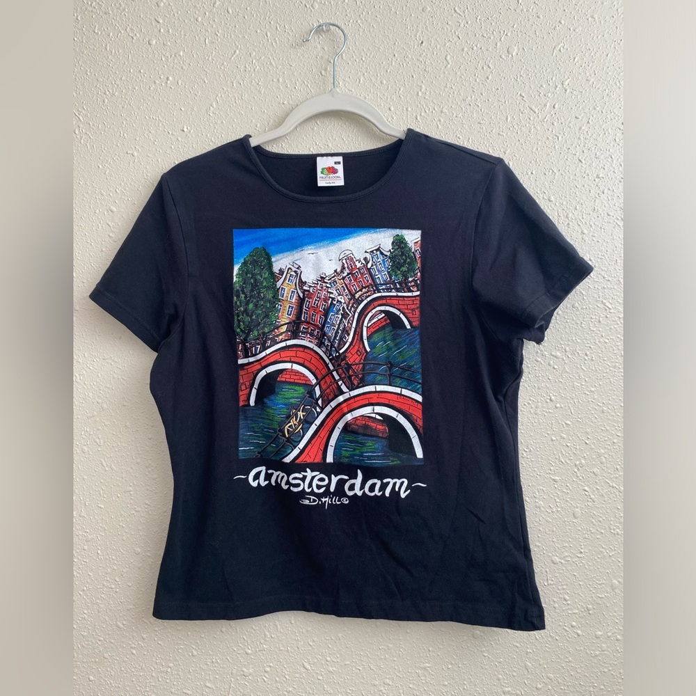 Women’s Debra Hill Amsterdam graphic baby tee | black | size Large